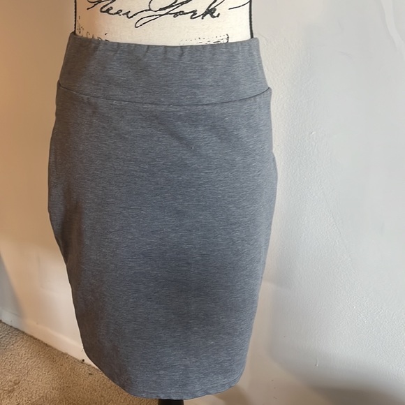 Grey skirt - Picture 3 of 5